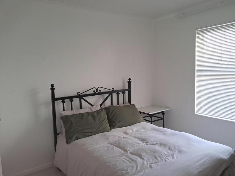 To Let 1 Bedroom Property for Rent in Vredehoek Western Cape